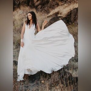 Elizabeth Dye Électrique Gown Wedding Dress